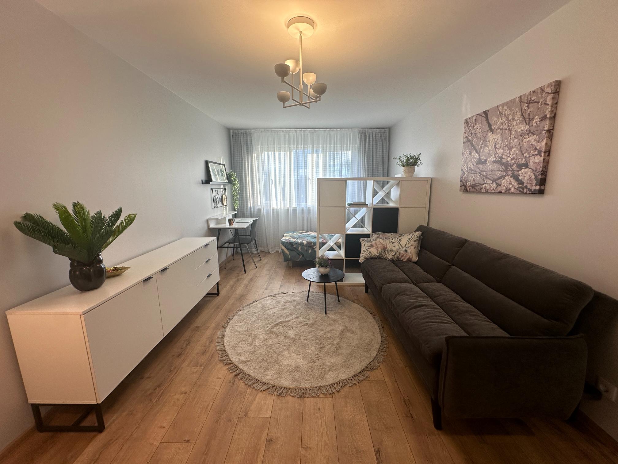 Funktsionaalne ja valgusküllane elutuba Realtoni Ida-Virumaa kinnisvaraportfellist.